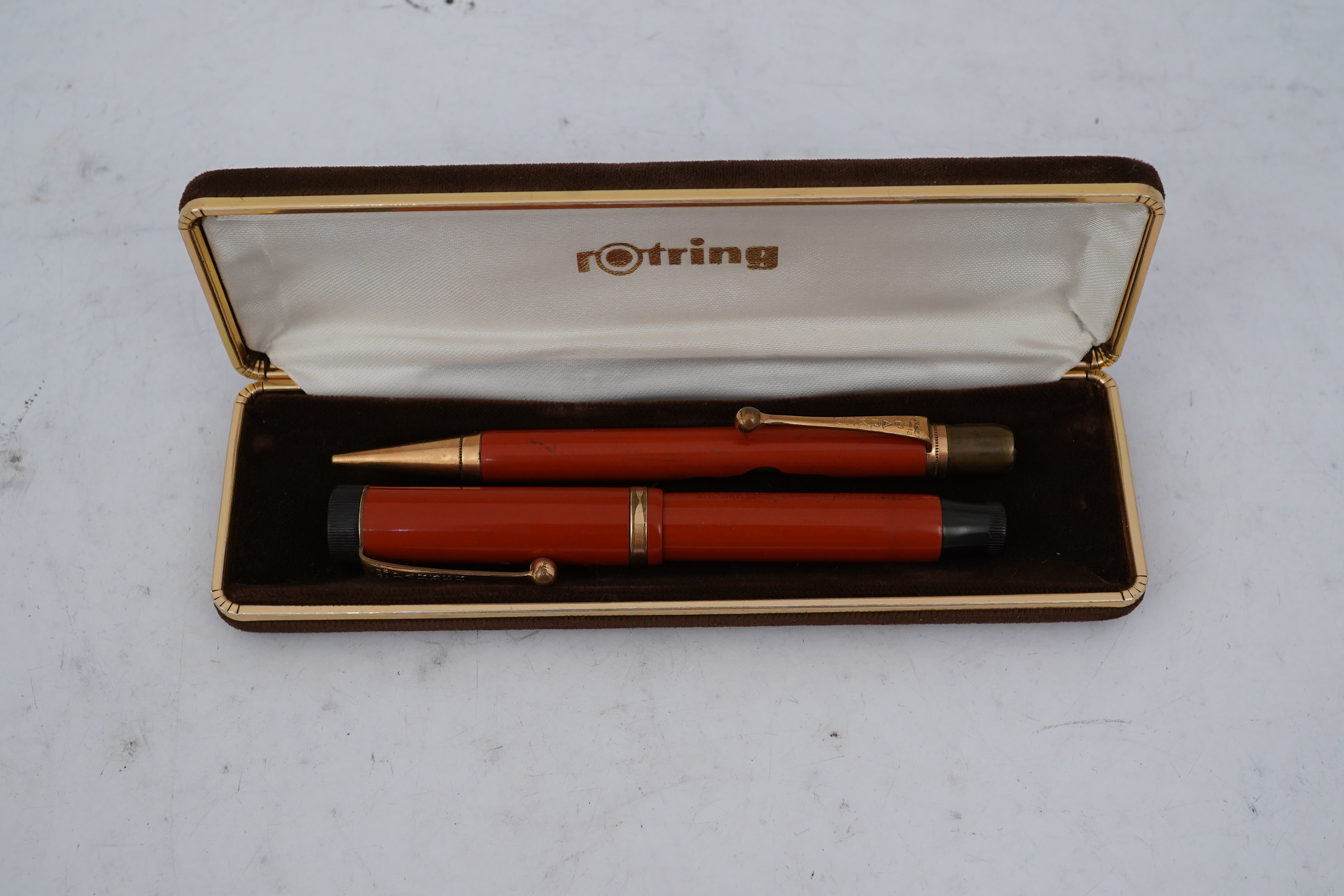 A Parker Duofold Lucky Curve fountain pen, and matching propelling pencil. Condition - poor